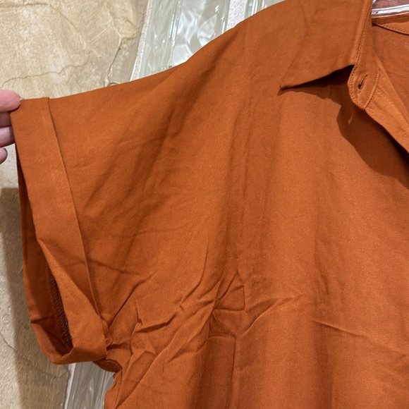NWT Blythe Rust Brown Short Sleeve Button-Up Top - Picture 5 of 6